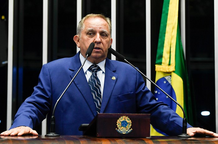 Izalci cobra reajuste salarial de servidores da segurança pública do DF