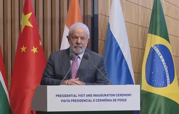Lula defendeu o fim do dólar nas trocas comerciais entre países do Brics
