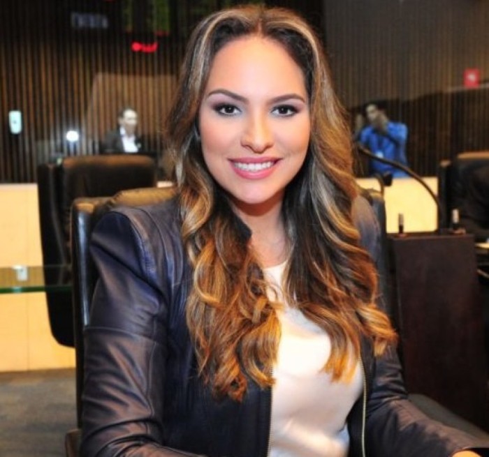 “Ações de segurança do Governo nas escolas tranquilizam mães e pais”, diz deputada Maria Victoria (PP)