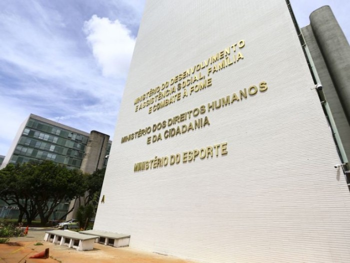 Comissão debate políticas prioritárias do governo federal para pessoas com deficiência