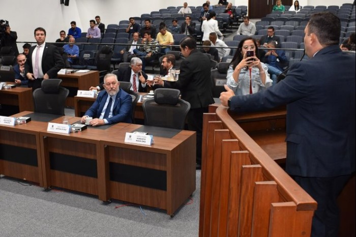 Parlamentares devem votar seis projetos na sessão ordinária desta terça-feira