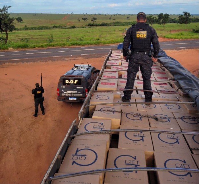 DOF apreende quase três mil pacotes de cigarros contrabandeados em Vila Vargas