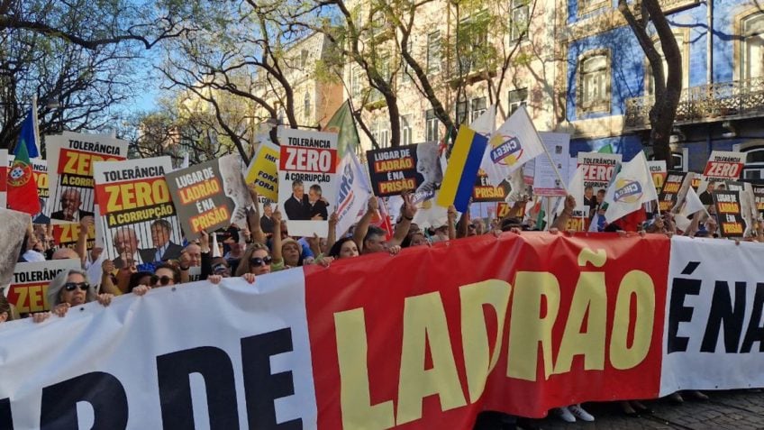 Ruas de Portugal são tomadas em protestos contra o presidente Lula