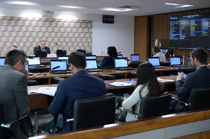 Adiada a votação de projeto que regulamenta a praticagem