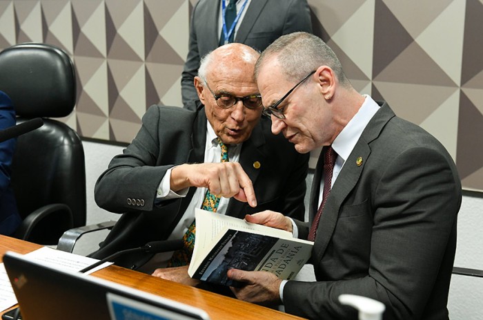 Debatedores defendem Bolsa Família como primeiro passo para renda mínima