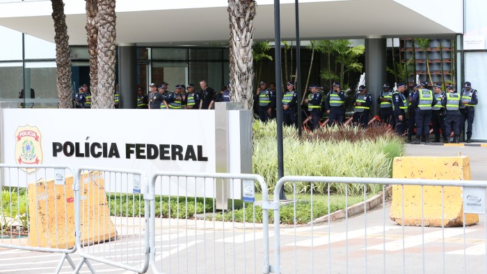 Bolsonaro chega à Polícia Federal para depor sobre atos golpistas