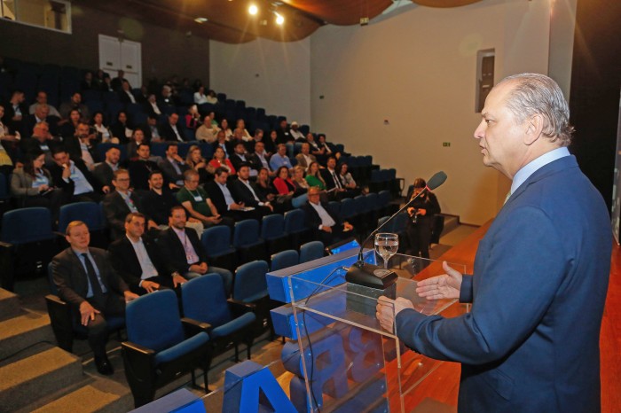 Fórum prepara sugestões para desburocratizar operação de micro e pequenas empresas