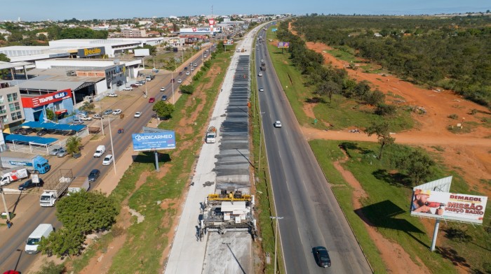 Troca de pavimento da via Estrutural tem 2,8 km concluídos