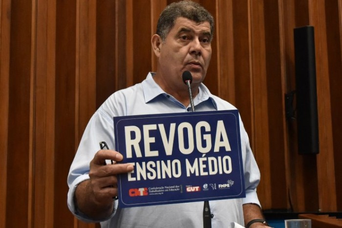 Defesa da Educação Pública e revogação do novo Ensino Médio é tema em tribuna